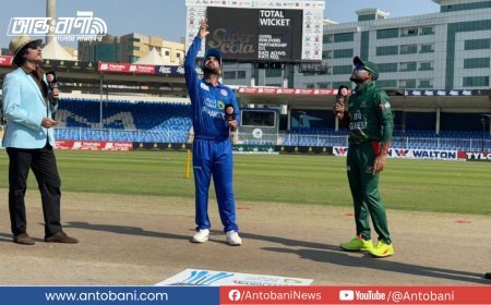 টস জিতে ব্যাটিংয়ে বাংলাদেশ, সাইফের অভিষেক