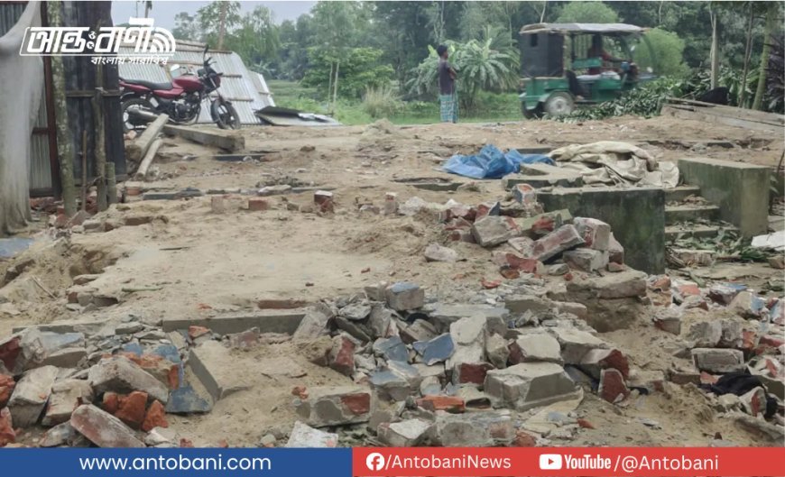 সুদের টাকা না পেয়ে ঘরের টিন কাঠ খুঁটি খুলে নিলেন ইমাম