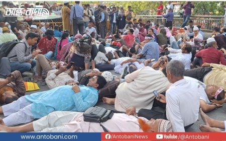 নন-এমপিও শিক্ষকদের যমুনা ঘেরাওয়ে পুলিশি বাধা, সড়কে বসে বিক্ষোভ