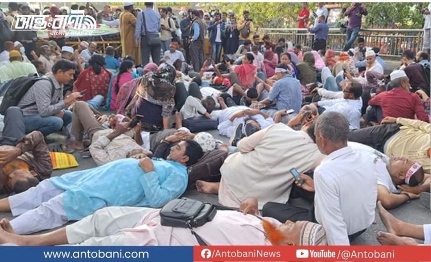 নন-এমপিও শিক্ষকদের যমুনা ঘেরাওয়ে পুলিশি বাধা, সড়কে বসে বিক্ষোভ