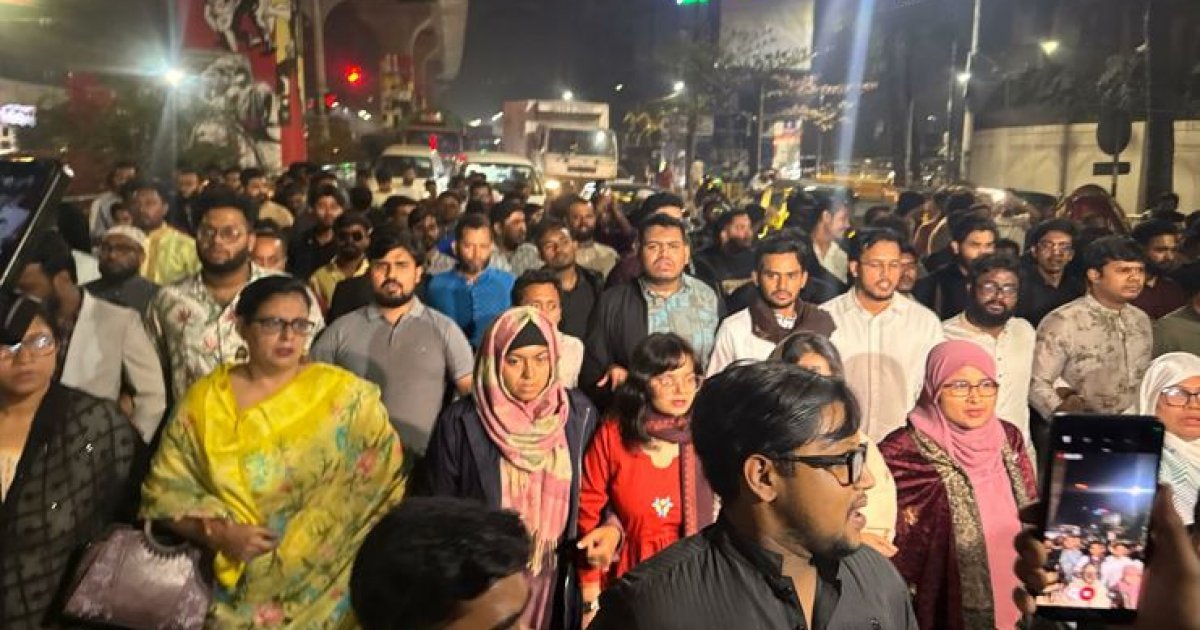 হাতিয়ায় হামলার প্রতিবাদে ফুঁসছে রাজধানী, এনসিপির বিক্ষোভ মিছিল শাহবাগে