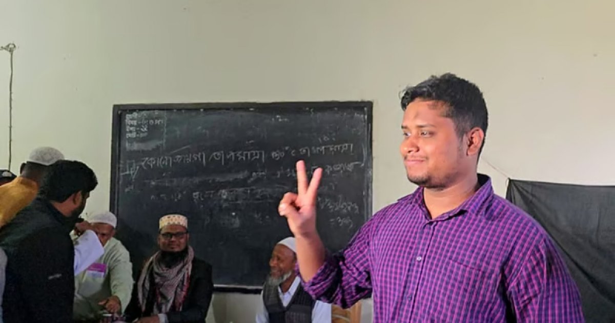 কুমিল্লা-৪ আসনে ভোট দিলেন হাসনাত আব্দুল্লাহ, বিজয়ের ব্যাপারে দৃঢ় আশাবাদ